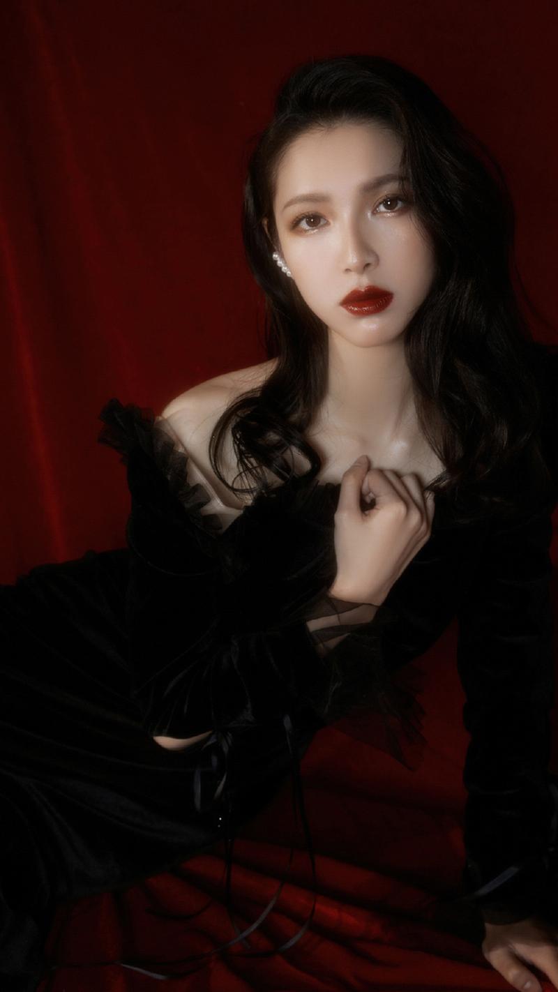 脱了小雪裙子猛烈的进入